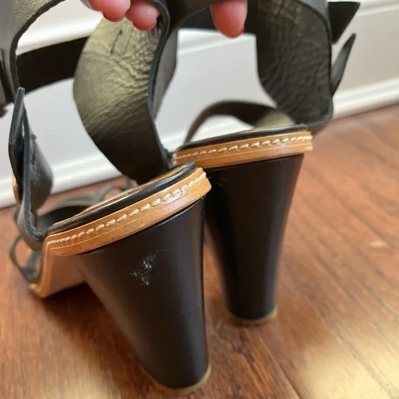 Carmen Marc Valvo leather sandals - Picture 3 of 4